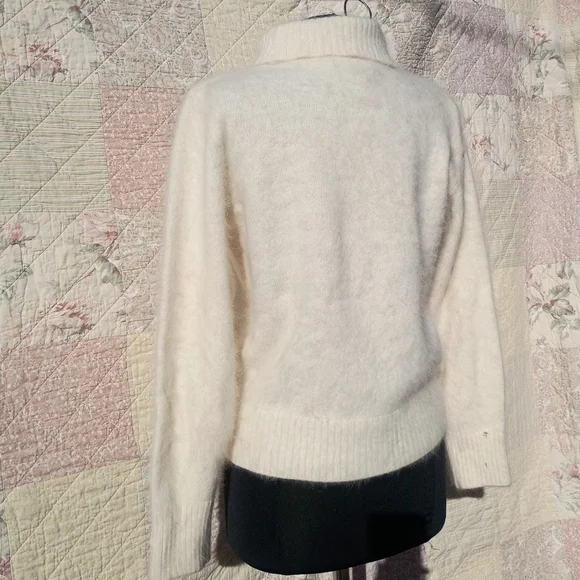 Venesha Vintage 80% Angora Rabbit Hair Fur Fuzzy Turtleneck Sweater Large 🎁🐇✨ - Picture 5 of 16